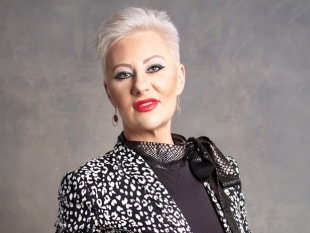 EWELINA CHIN - EwelinaC Coaching Logo Image